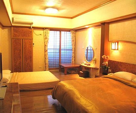 Sin Fu Business Hotel Taichung Exterior photo