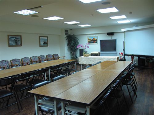 Sin Fu Business Hotel Taichung Exterior photo