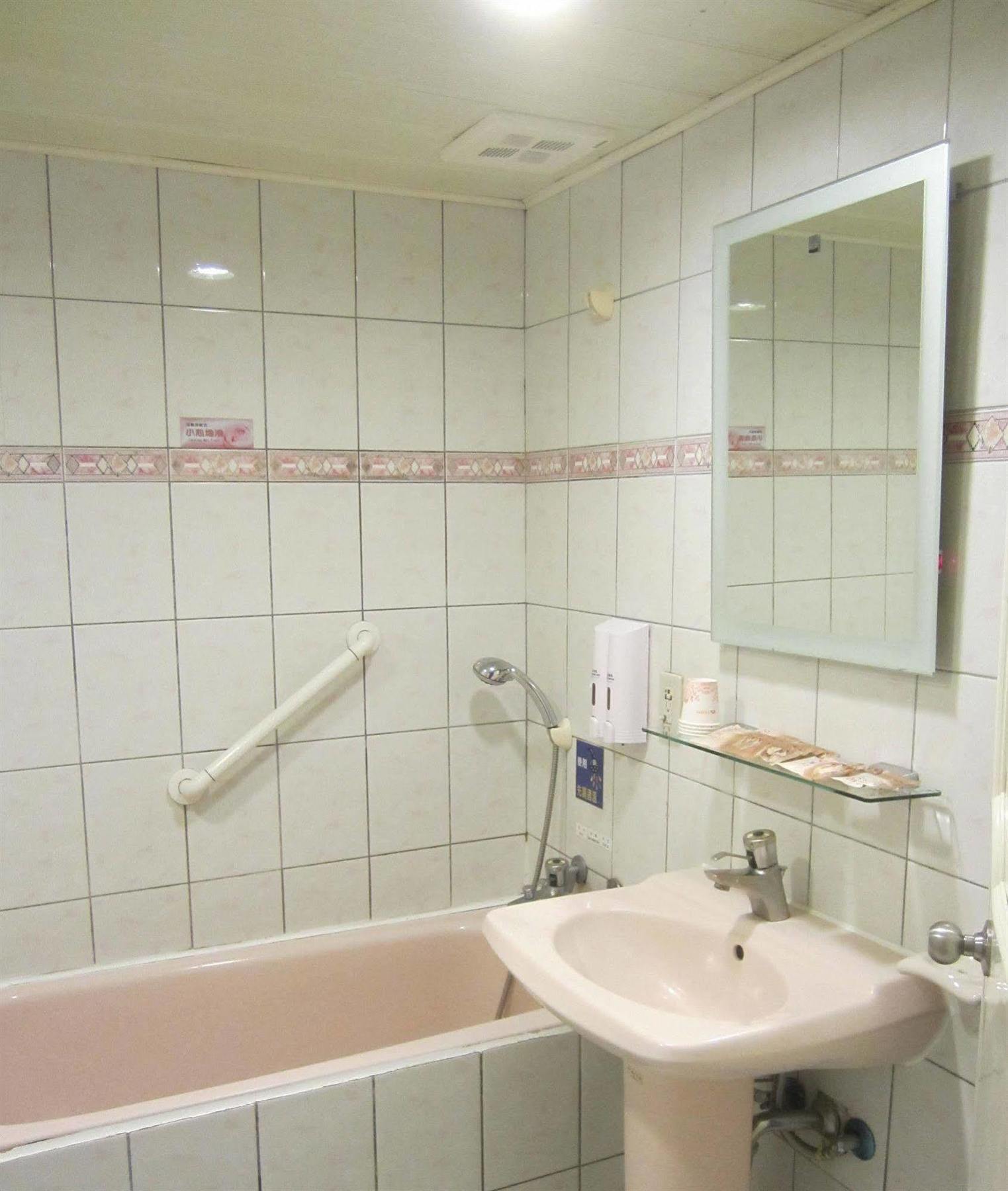 Sin Fu Business Hotel Taichung Exterior photo